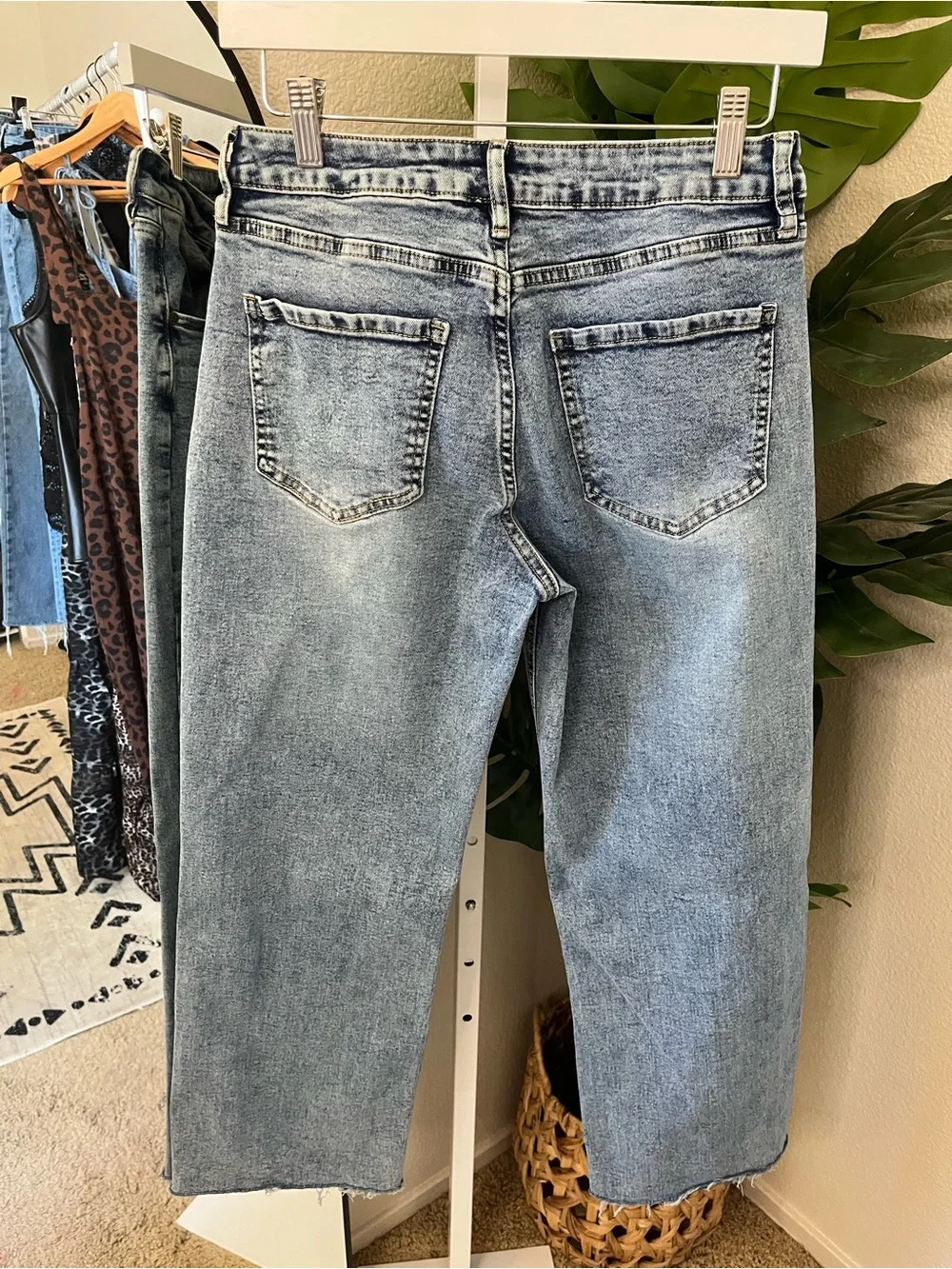 🖤 Acid Wash Cropped Straight Leg Jeans size 6/28 - Picture 5 of 6